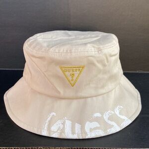 New GUESS Women’s Buckle Hat